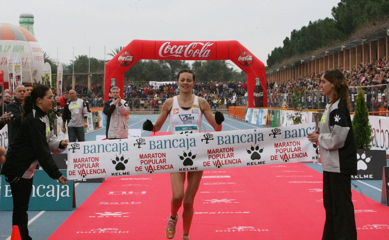 María José Pueyo, en el momento de  alcanzar la met aen Valencia. 