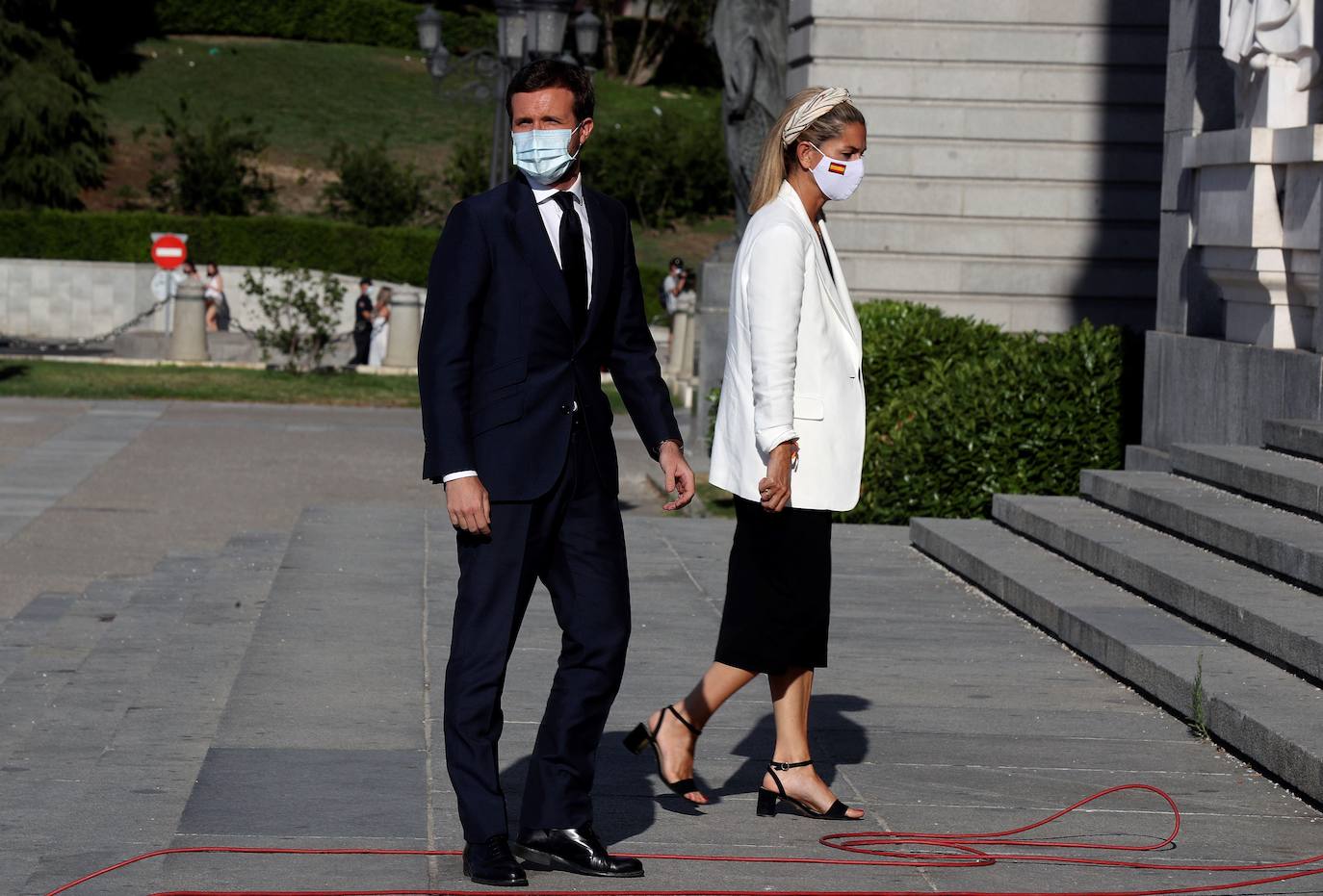 Los reyes, sus hijas, la vicepresidenta del Gobierno Carmen Calvo y representantes de otras instituciones del Estado y de partidos políticos asisten al funeral por las víctimas del coronavirus que se celebra en la catedral madrileña de La Almudena organizado por la Conferencia Episcopal.