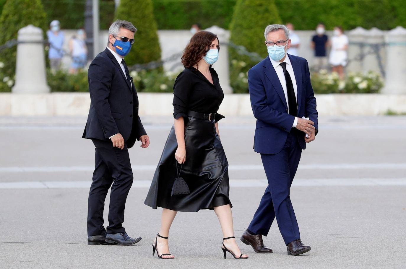 Los reyes, sus hijas, la vicepresidenta del Gobierno Carmen Calvo y representantes de otras instituciones del Estado y de partidos políticos asisten al funeral por las víctimas del coronavirus que se celebra en la catedral madrileña de La Almudena organizado por la Conferencia Episcopal.