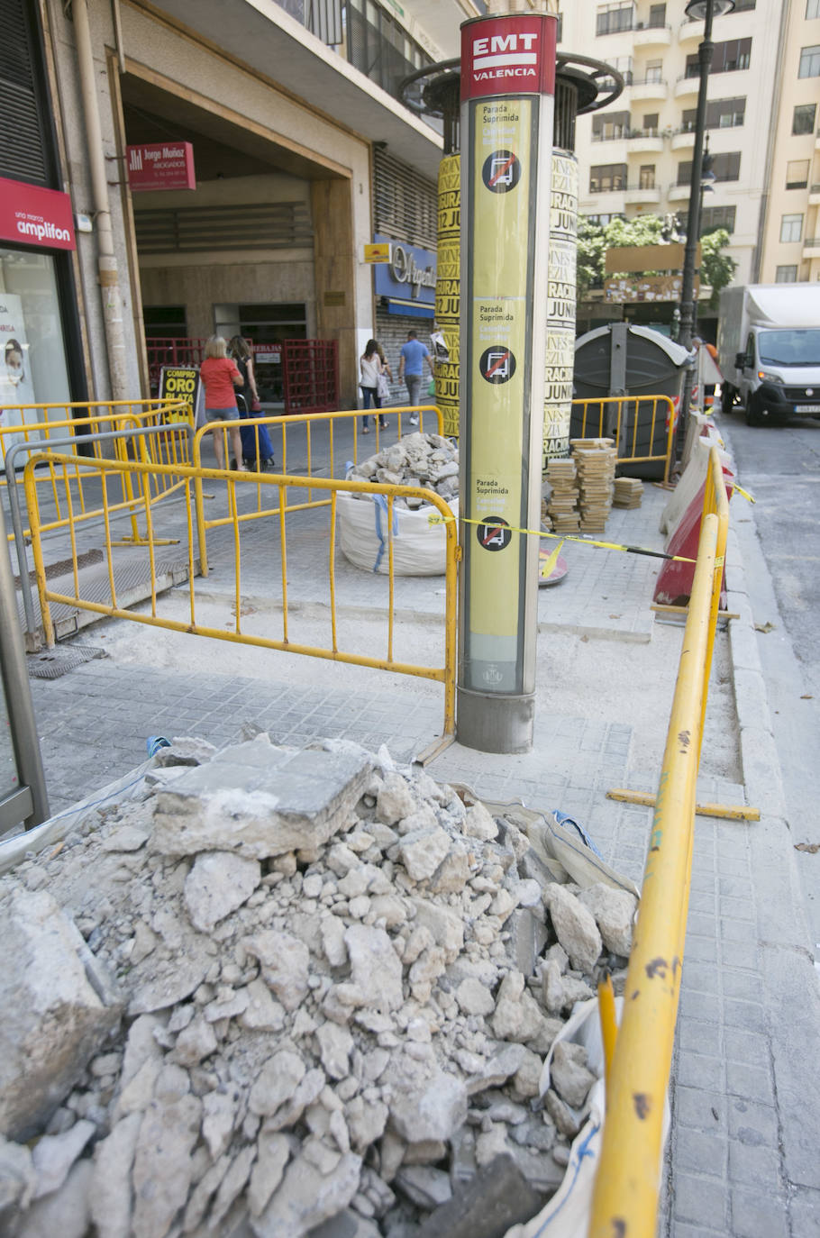 Fotos: Empiezan las obras de peatonalización de la plaza San Agustín de Valencia