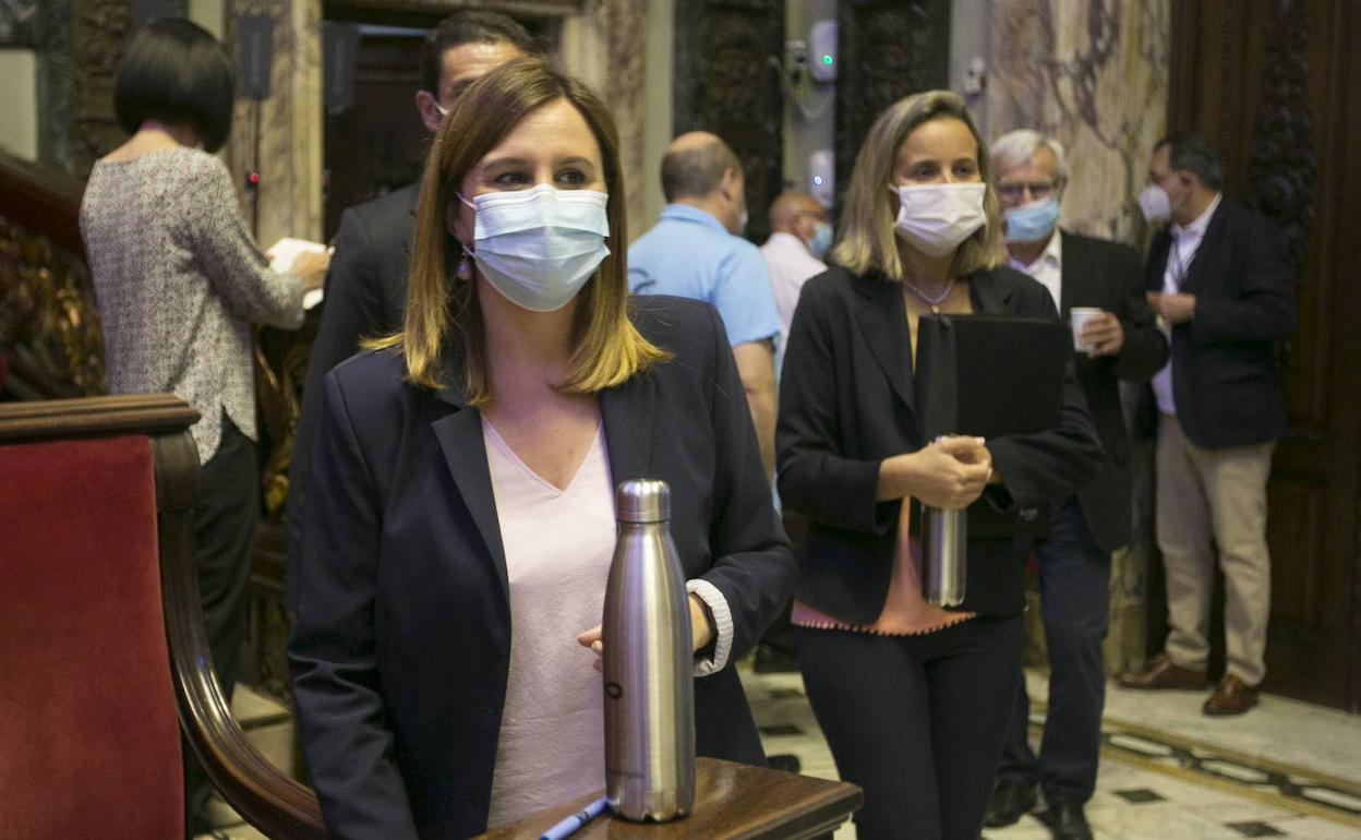 La portavo popular, Maria José Catalá en el pleno del Ayuntamiento. 