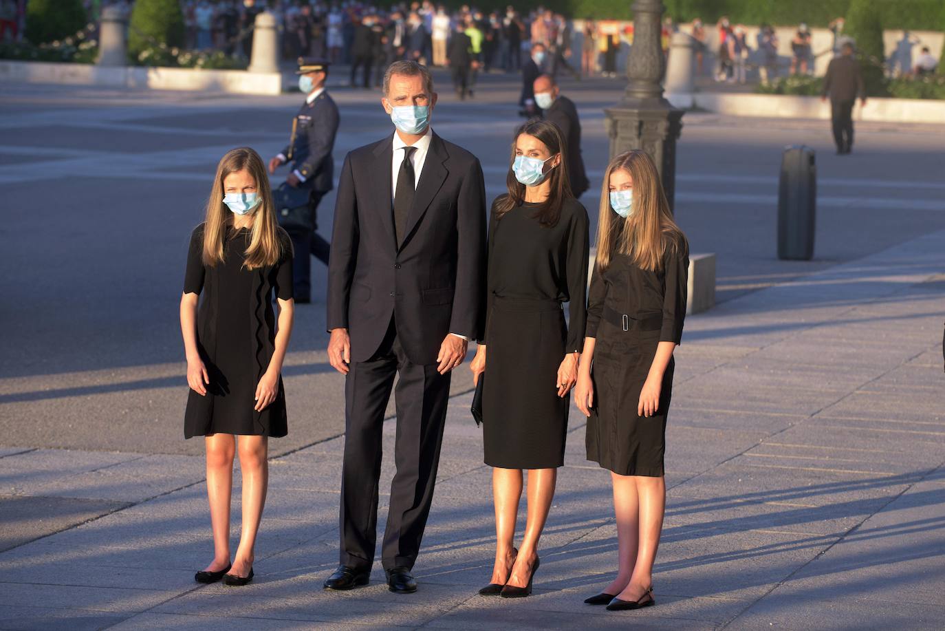 Los reyes, sus hijas, la vicepresidenta del Gobierno Carmen Calvo y representantes de otras instituciones del Estado y de partidos políticos asisten al funeral por las víctimas del coronavirus que se celebra en la catedral madrileña de La Almudena organizado por la Conferencia Episcopal.