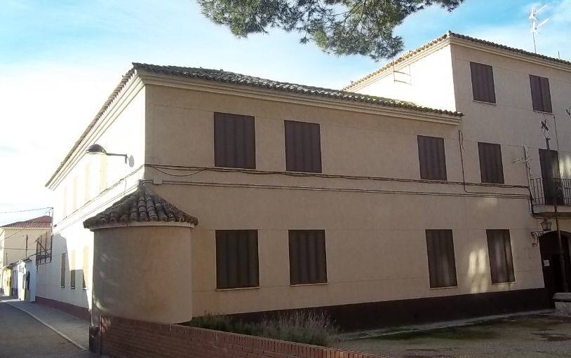 ILLESCAS (TOLEDO) - Vivir en una antigua casa-cuartel dentro del pueblo. Esto es lo que permite la Guardia Civil en Illescas. Su futuro uso, especifica la web, debe ser "Equipamiento Servicios Urbanos". Tiene un valor de 698.941 euros.