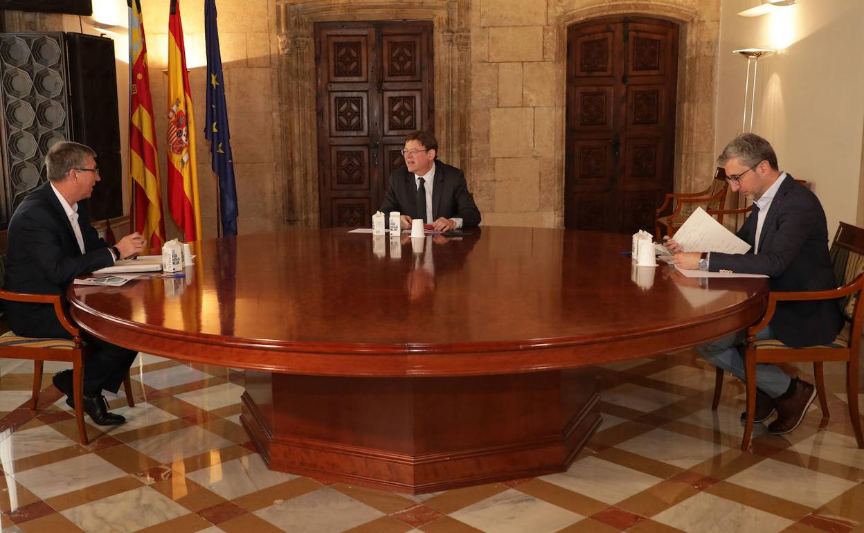  Ximo Puig, en una reunión con los consellers Rafael Climent y Arcadi España.