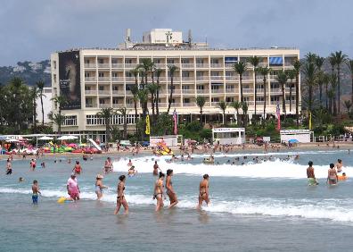 Imagen secundaria 1 - Estampas de las playas de Valencia y del Arenal de Xàbia. 