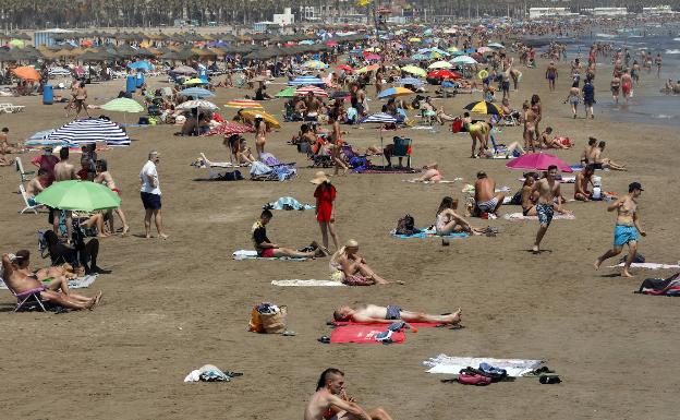 Imagen principal - Estampas de las playas de Valencia y del Arenal de Xàbia. 