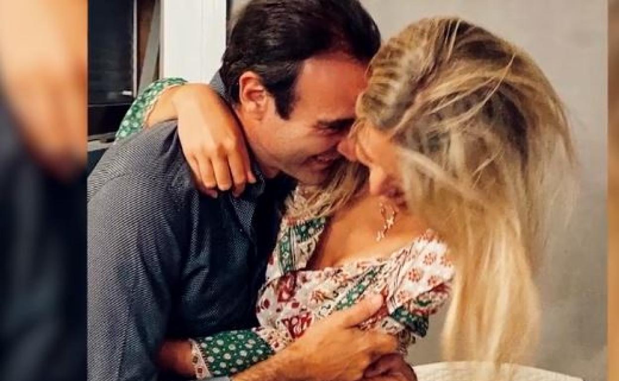 Ana Soria hace pública su primera fotografía con Enrique Ponce