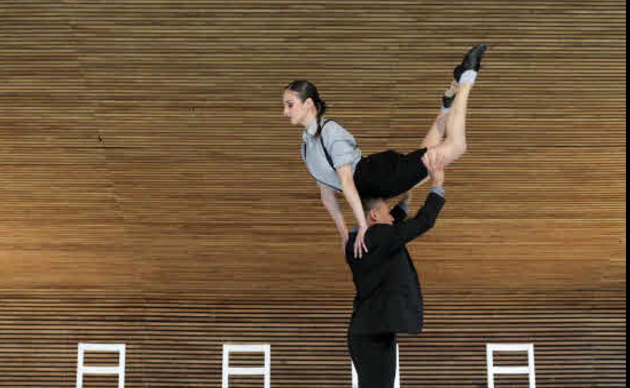 Dos bailarines en un montaje de Dansa València. 