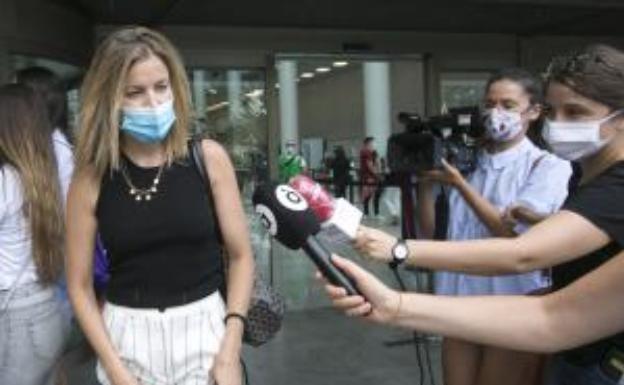 María Zaplana, ayer, a la salida de la Ciudad de la Justicia. 