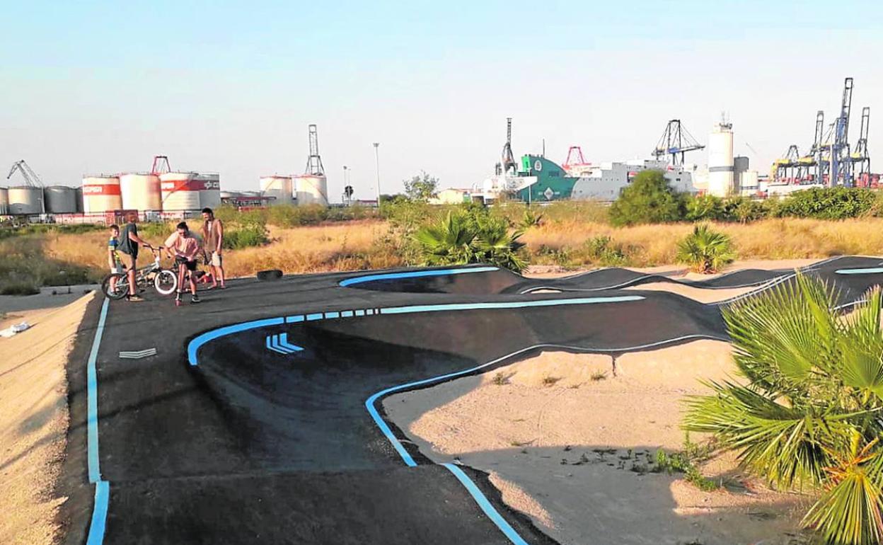 Una parte de la pista para bicicletas sin inaugurar todavía en el parque. 