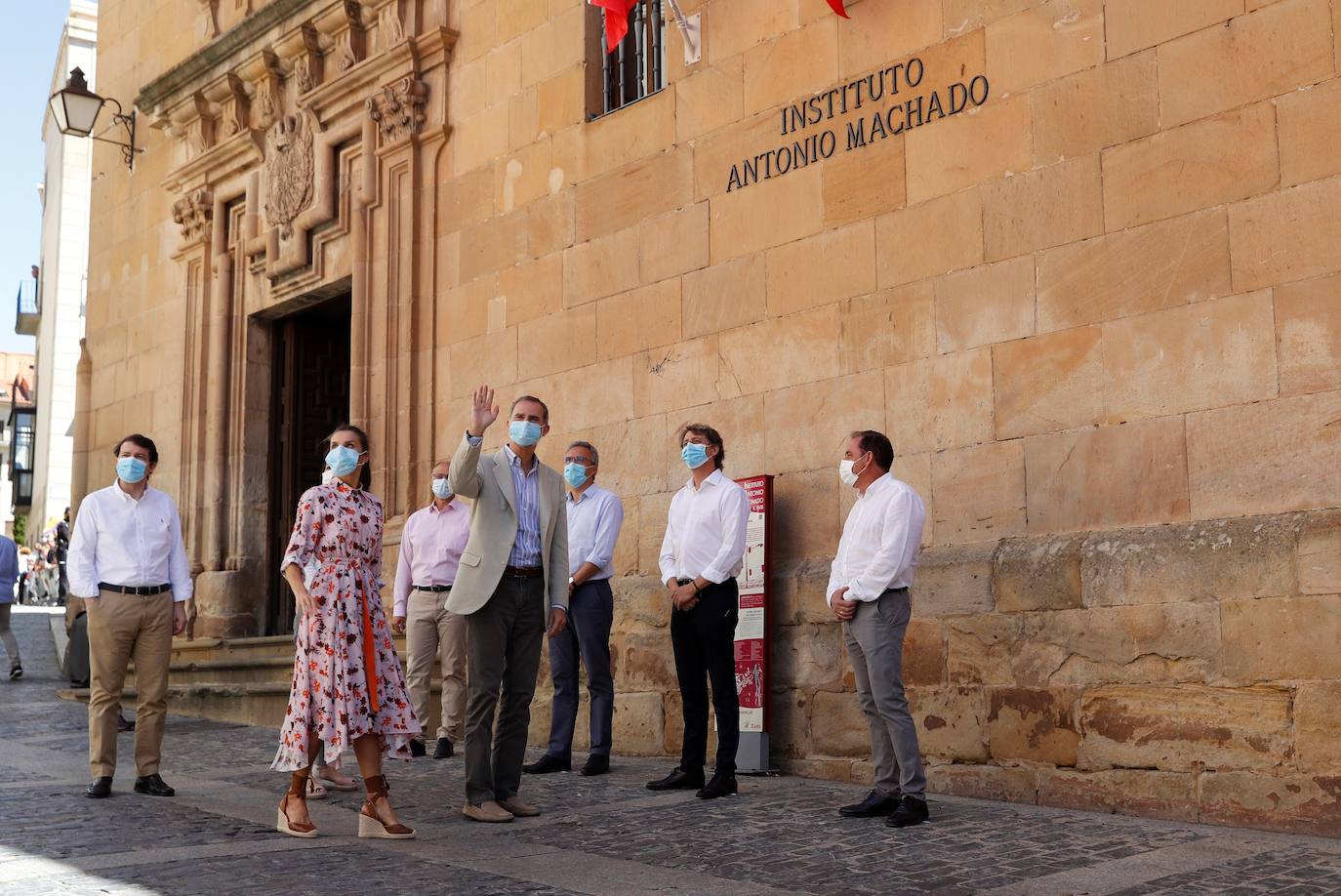 Los Reyes de España, Felipe VI y Letizia, han visitado este miércoles Vinuesa, en la provincia de Soria. Con esta ya son nueve las visitas que han realizado a diferentes comunidades autónomas de nuestro país, incluida Valencia. Los Reyes han correspondido al calor de los vecinos y han disfrutado del cariño que les han brindado los habitantes de la localidad soriana.