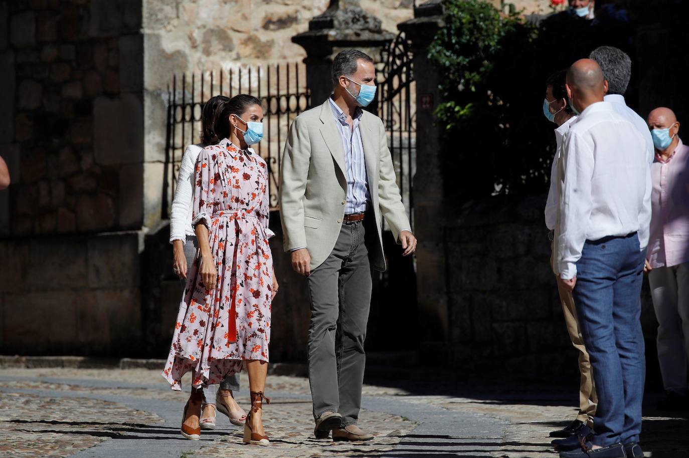 Los Reyes de España, Felipe VI y Letizia, han visitado este miércoles Vinuesa, en la provincia de Soria. Con esta ya son nueve las visitas que han realizado a diferentes comunidades autónomas de nuestro país, incluida Valencia. Los Reyes han correspondido al calor de los vecinos y han disfrutado del cariño que les han brindado los habitantes de la localidad soriana.