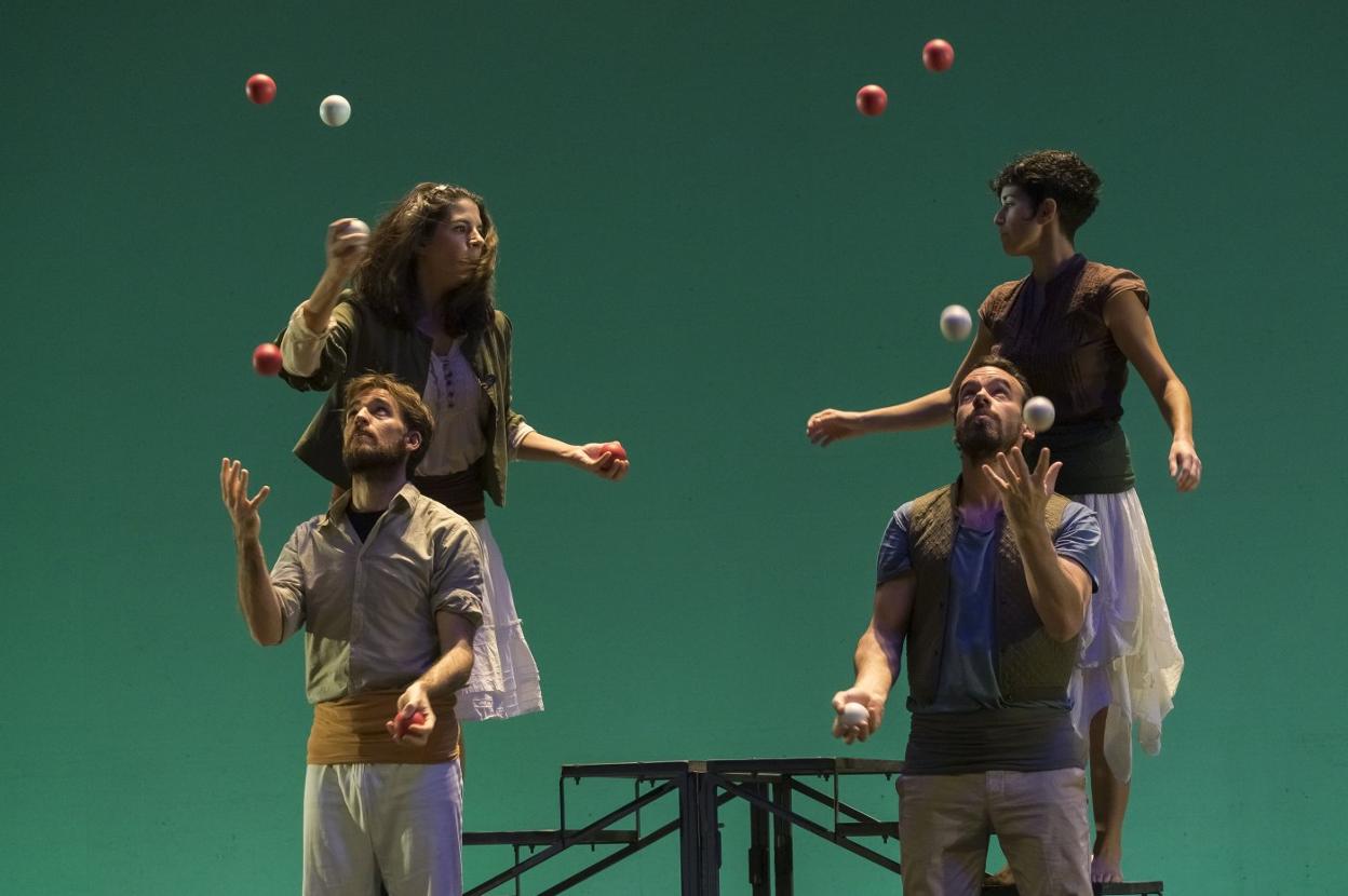 Uno de los espectáculos de la Asociación de Profesionales del Circo de la Comunitat. viCENTE a. jIMENEZ