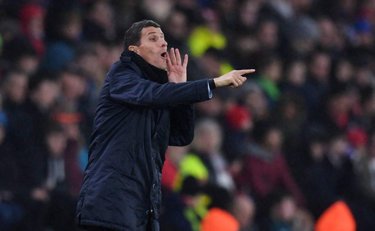 Javi Gracia da instrucciones durante un partido del Watford. 