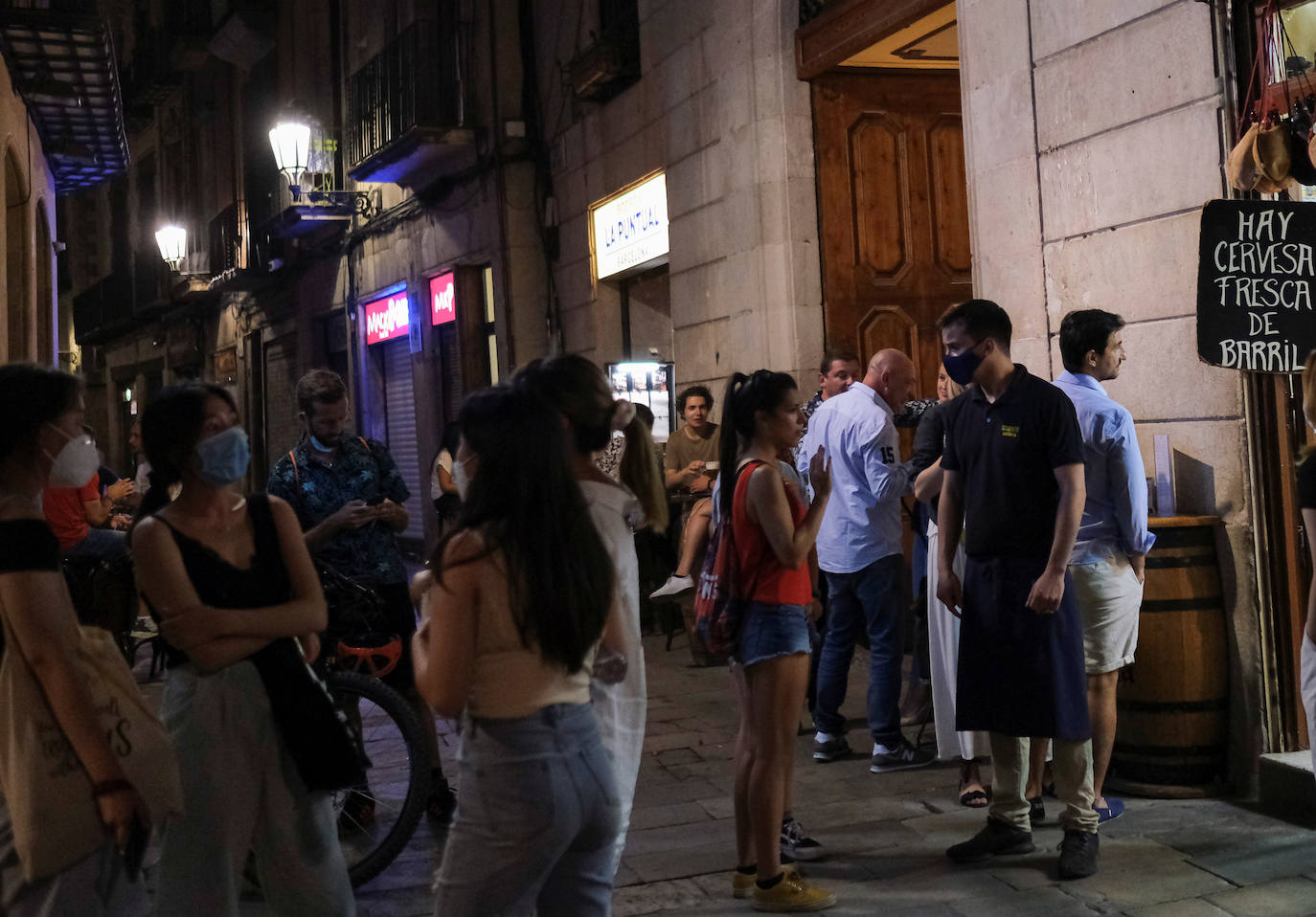 La directora de Protección Civil de Cataluña, Isabel Ferrer, ha pedido autorresponsabilidad a los ciudadanos para frenar la pandemia porque, ha asegurado, «hay imágenes que asustan», en relación a la gran afluencia de gente en las playas sin mascarillas y sin guardar la distancia de seguridad. 