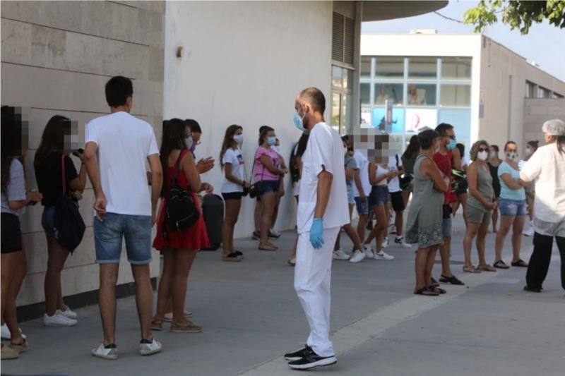 Fotos: Colas en Peñíscola en el primer día de pruebas masivas