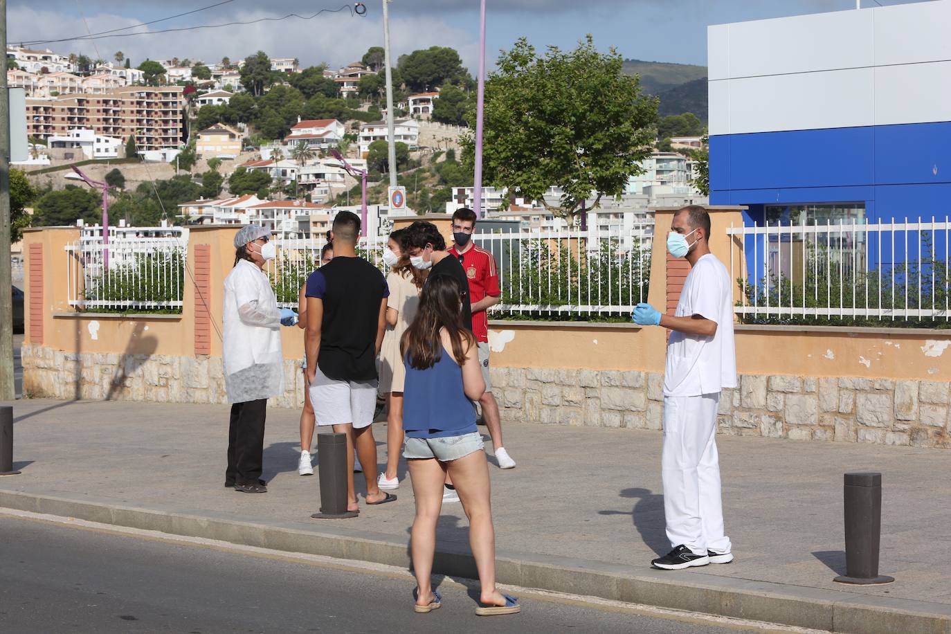 Fotos: Colas en Peñíscola en el primer día de pruebas masivas