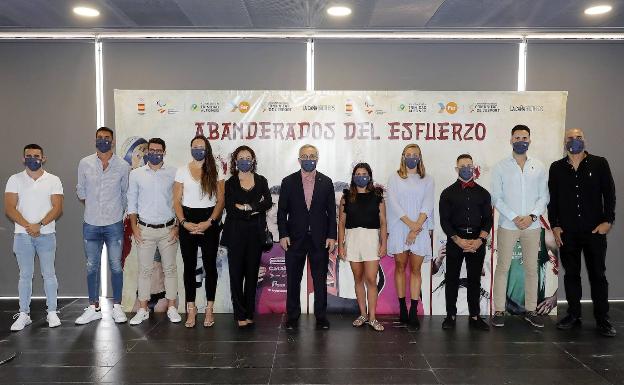 Presentación de 'Abanderados del esfuerzo' en el COE.