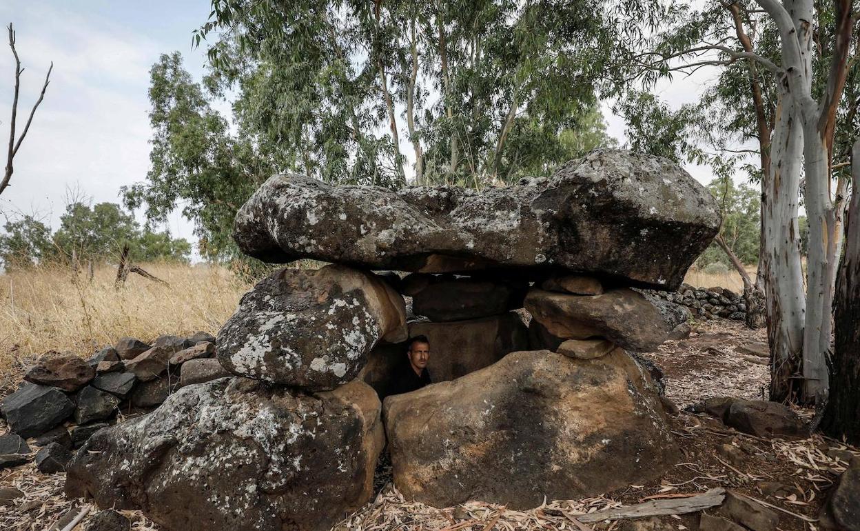 La identidad y las creencias de quienes construyeron estos monumentos funerarios son desconocidas. 