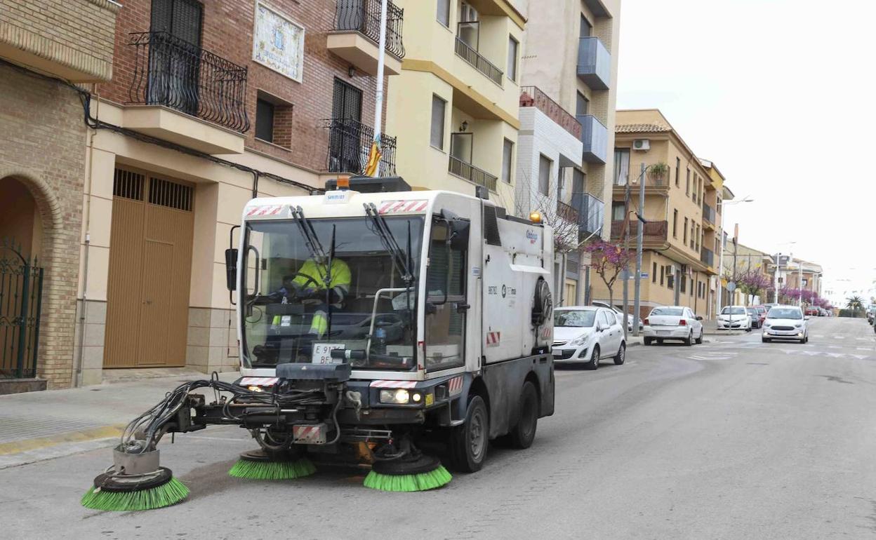 Picassent intensifica la limpieza y la desinfección en las calles