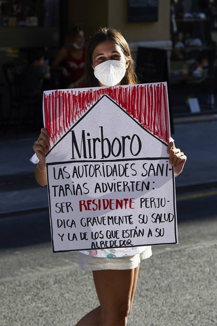 El colectivo pide una mejora de condiciones laborales en una marcha que ha terminado frente al Palau de la Generalitat.