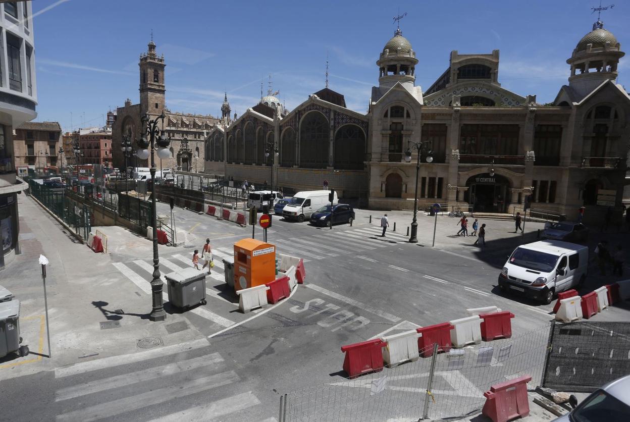 Obras en la plaza Ciudad de Brujas. jesús signes