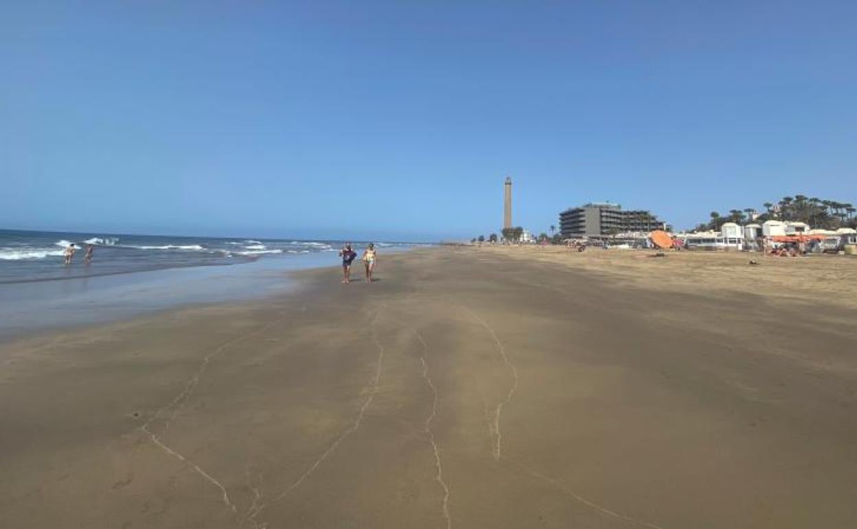 Playa de Maspalomas (Gran Canaria), casi vacía de turistas 