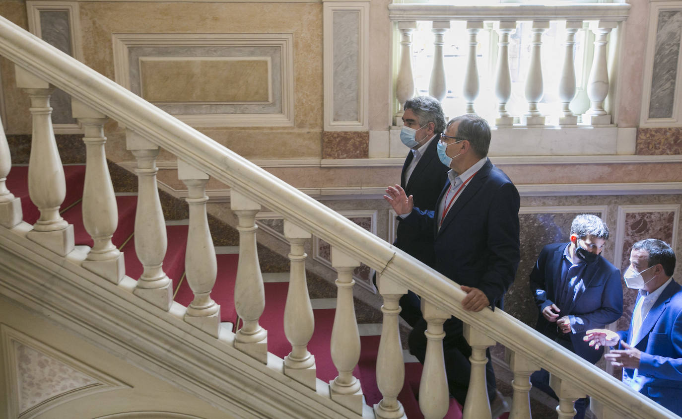 Fotos: El ministro de cultura José Manuel Rodríguez Uribes visita el Museo de Cerámica de Valencia