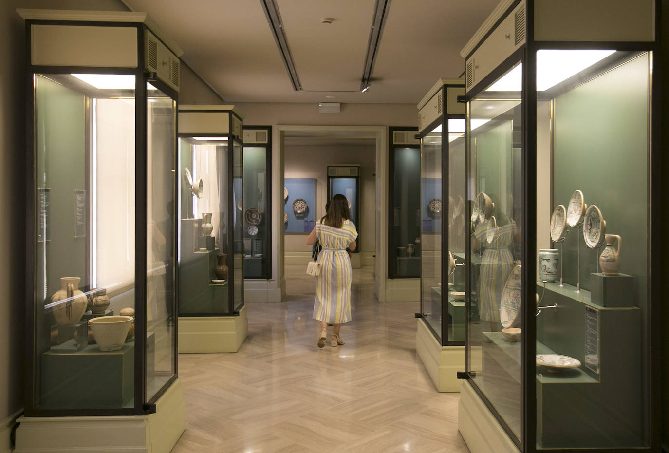 Fotos: El ministro de cultura José Manuel Rodríguez Uribes visita el Museo de Cerámica de Valencia