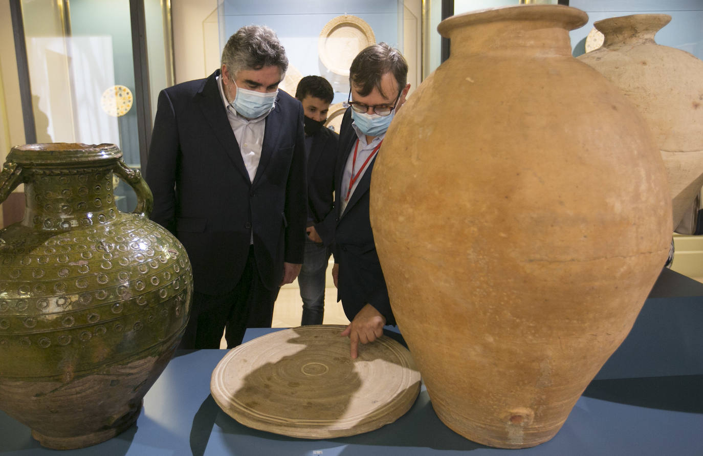 Fotos: El ministro de cultura José Manuel Rodríguez Uribes visita el Museo de Cerámica de Valencia