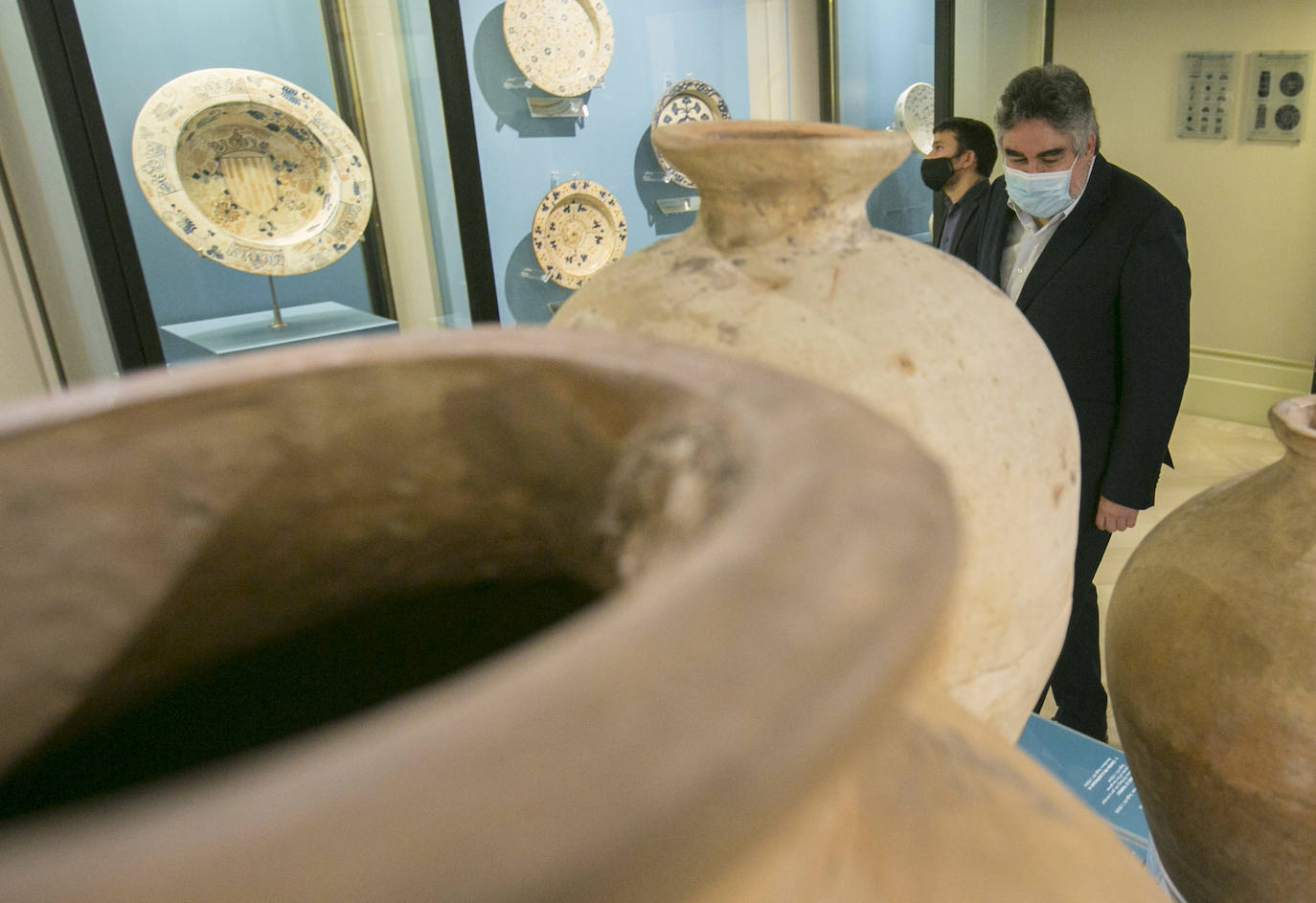 Fotos: El ministro de cultura José Manuel Rodríguez Uribes visita el Museo de Cerámica de Valencia