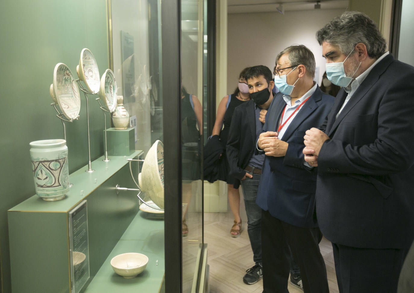 Fotos: El ministro de cultura José Manuel Rodríguez Uribes visita el Museo de Cerámica de Valencia