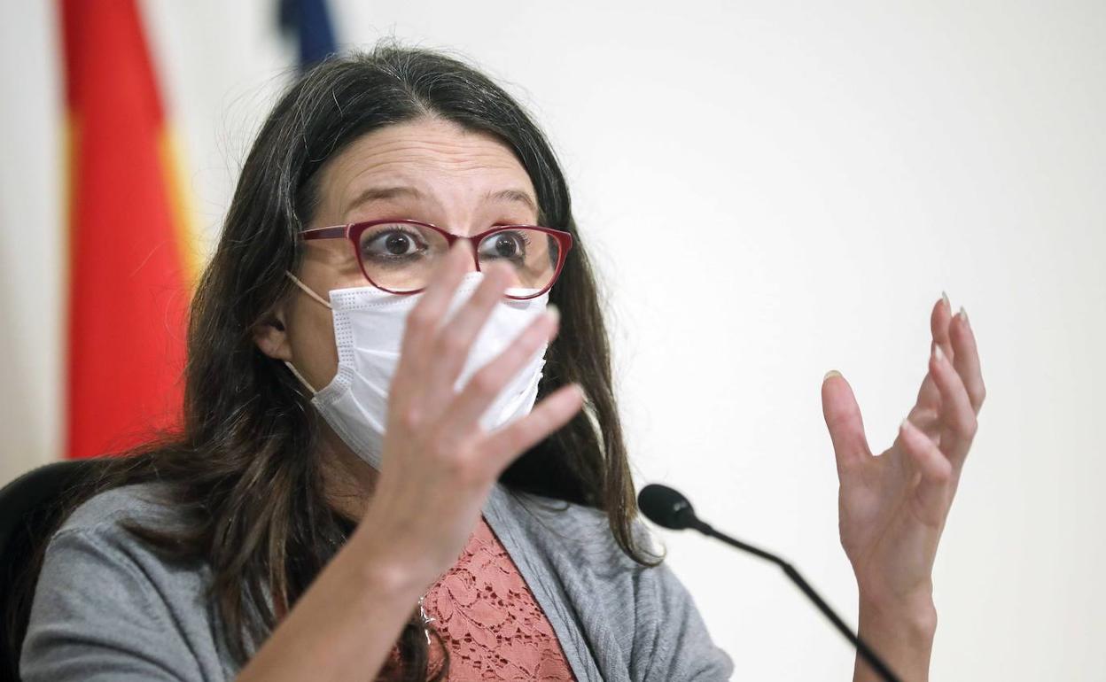 La vicepresidenta y portavoz del Gobierno valenciano, Mónica Oltra, durante la rueda de prensa posterior al Pleno del Consell de este viernes.