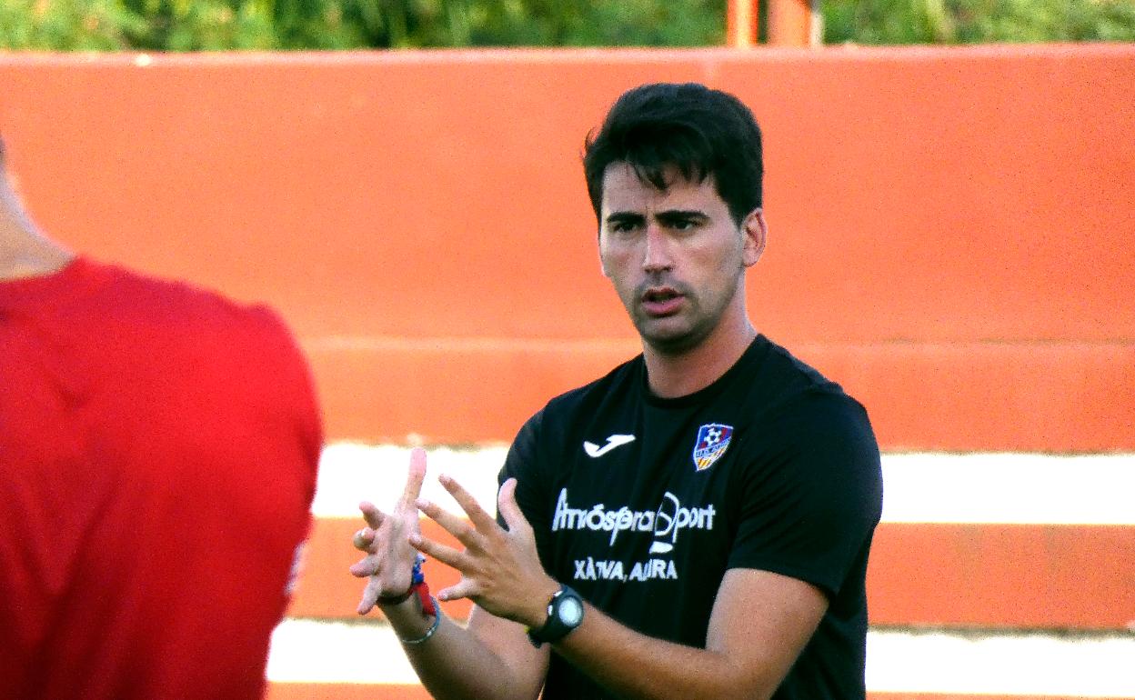 Pau Quesada, en uno de los entrenamientos de la U.D. Alzira. 