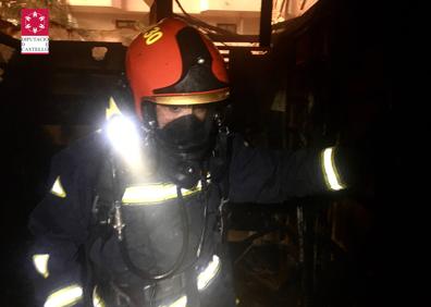 Imagen secundaria 1 - Un incendio con tres atendidos afecta al balneario de Oropesa