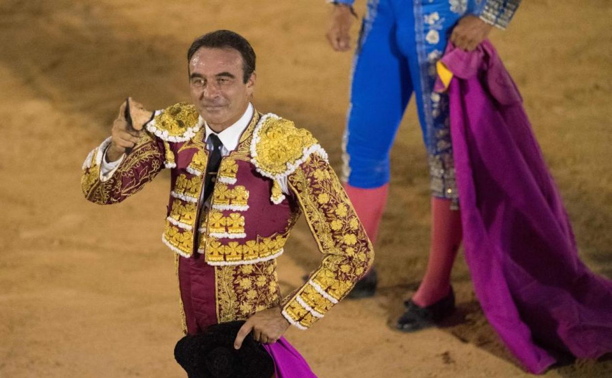 Enrique Ponce, en su primera oreja en la noche de Osuna.