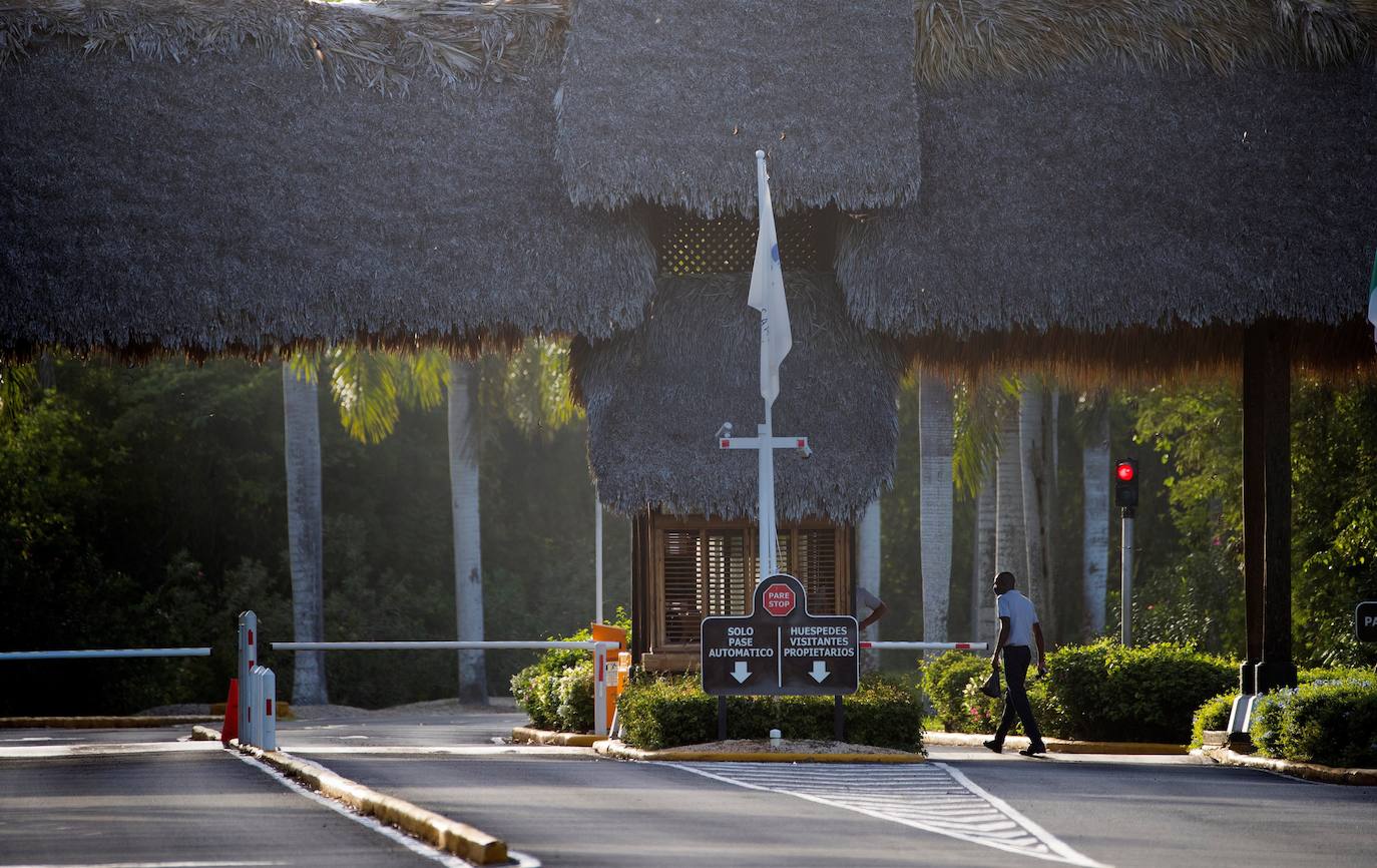 Casa de Campo, una lujosa urbanización a orillas del mar Caribe en el este de la República Dominicana, es, según varios medios españoles, la posible nueva residencia del rey emérito Juan Carlos I. l rey Juan Carlos es buen conocedor de este complejo, ya que ha sido invitado en diversas ocasiones por su amigo Pepe Fanjul, un rico empresario azucarero cubano que es dueño de la urbanización, colindante con la ciudad de La Romana. 