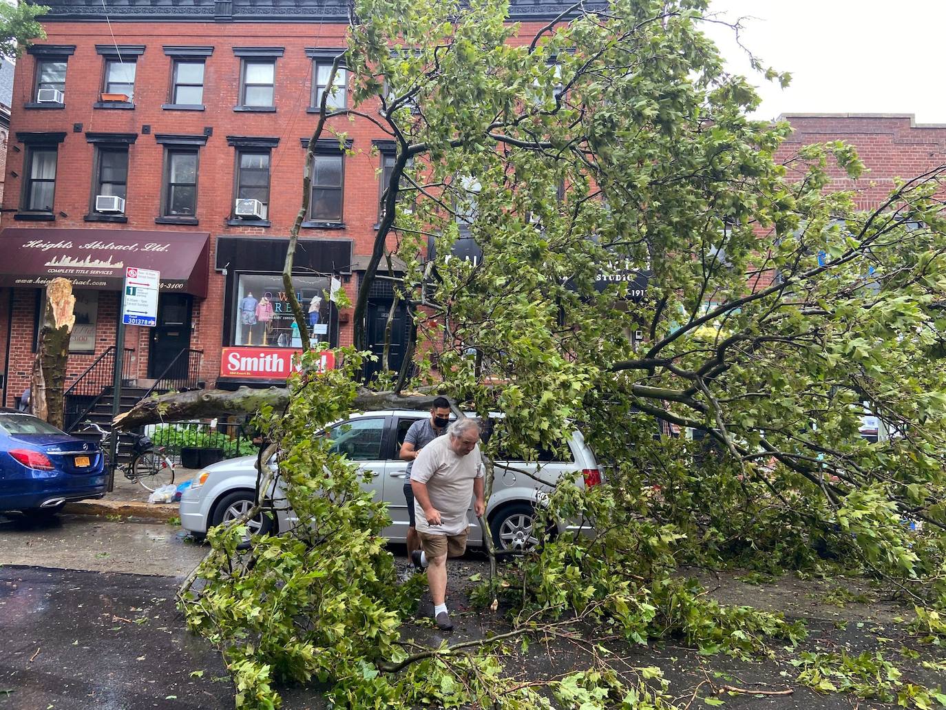 La tormenta tropical Isaías barre la costa este de EEUU y deja varios muertos