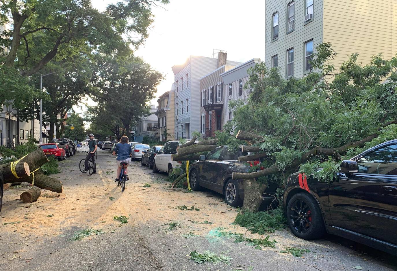 La tormenta tropical Isaías barre la costa este de EEUU y deja varios muertos