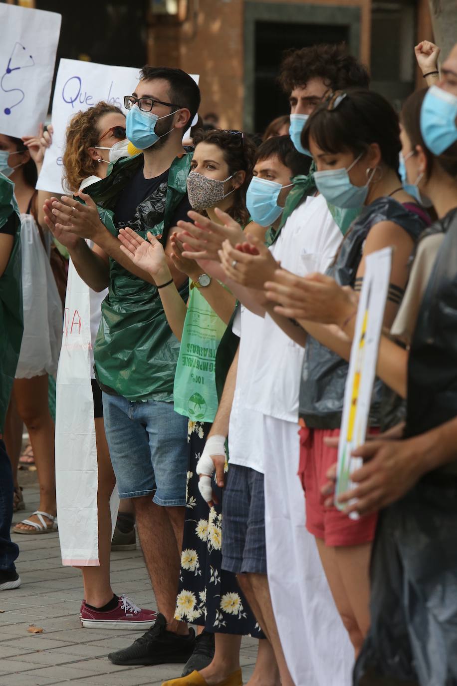 Los MIR valencianos se manifiestan frente a la Conselleria de Sanidad