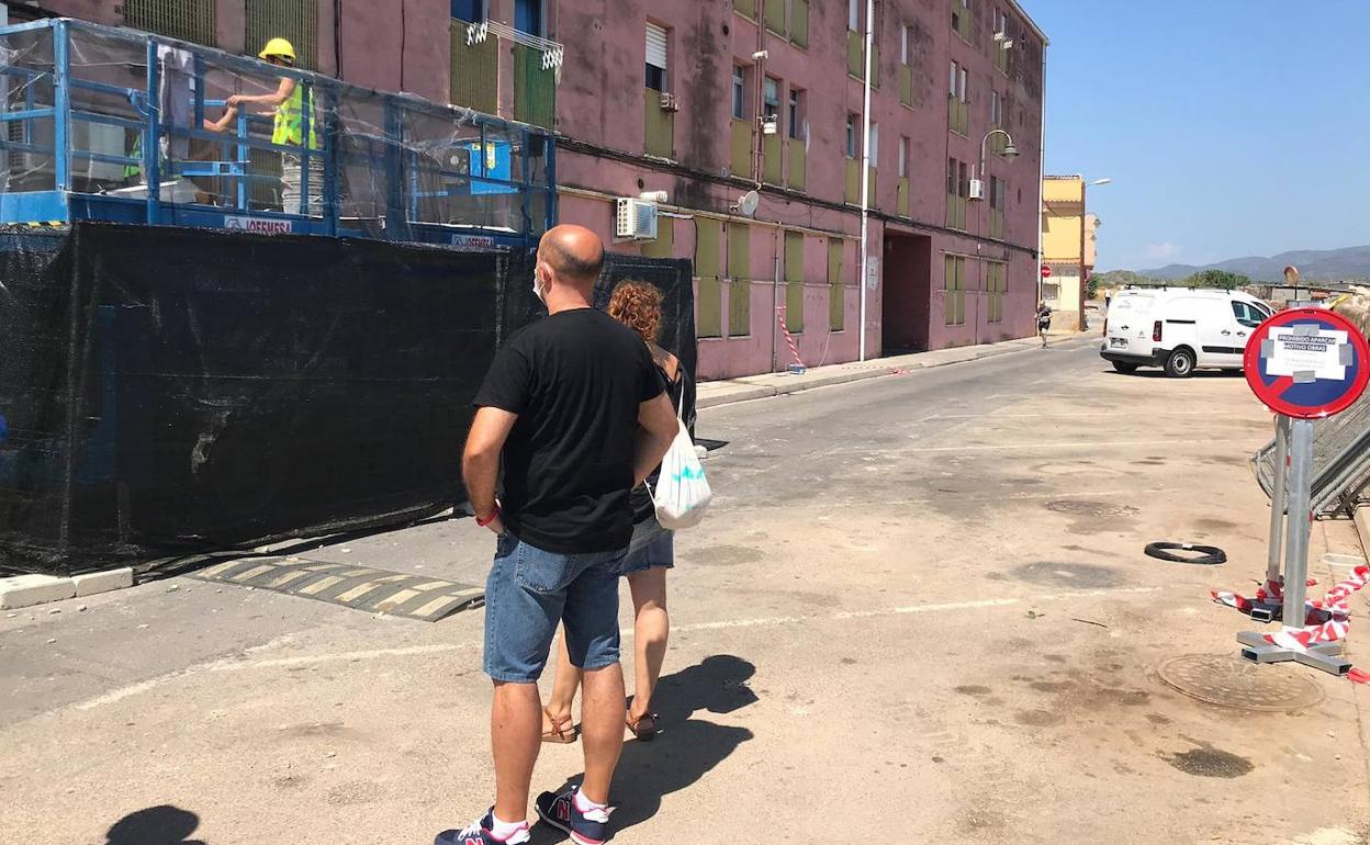 El alcalde, Paco Gómez, visita las obras. 