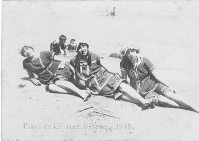 Imagen secundaria 1 - Momentos en la playa. 