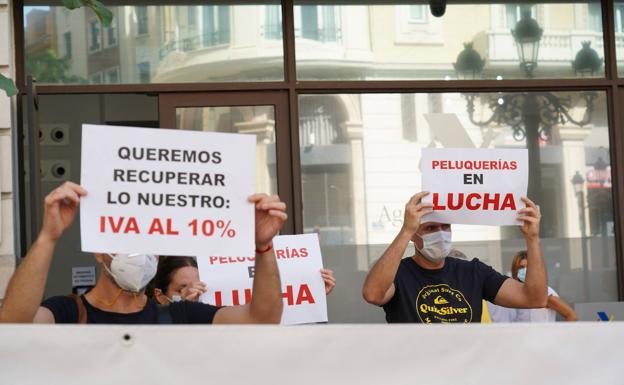 Imagen principal - Impuesto IVA | Tijeretazo a las 4.000 peluquerías valencianas