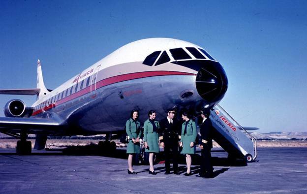 El OVNI de Manises | Ya han pasado más de cuatro décadas desde que el piloto Fernando Lerdo de Tejada aterrizase en Manises un vuelo que iba de Palma de Mallorca a Tenerife, la noche del 11 al 12 de noviembre de 1979. Tuvo que hacerlo de emergencia, al ser perseguido por unas luces rojas que le atemorizaron y que también vieron los trabajadores del aeropuerto de Manises. Es el caso de avistamiento más famoso de España y actualmente se sigue sin saber qué era lo que seguía al avión, un Super Caravalle como el de la imagen.