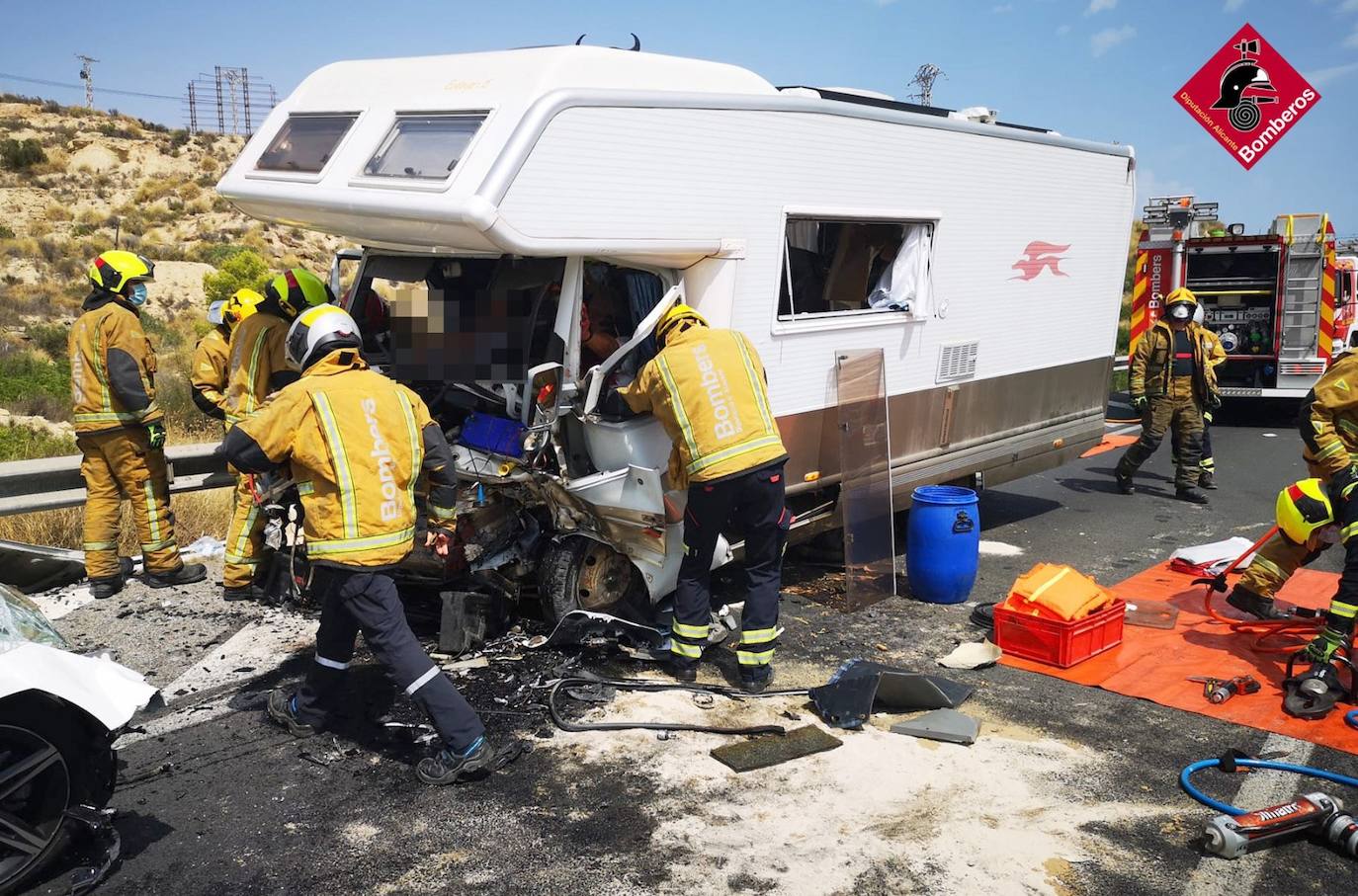 Fotos: Imágenes del brutal accidente en El Campello: dos fallecidos y tres heridos graves