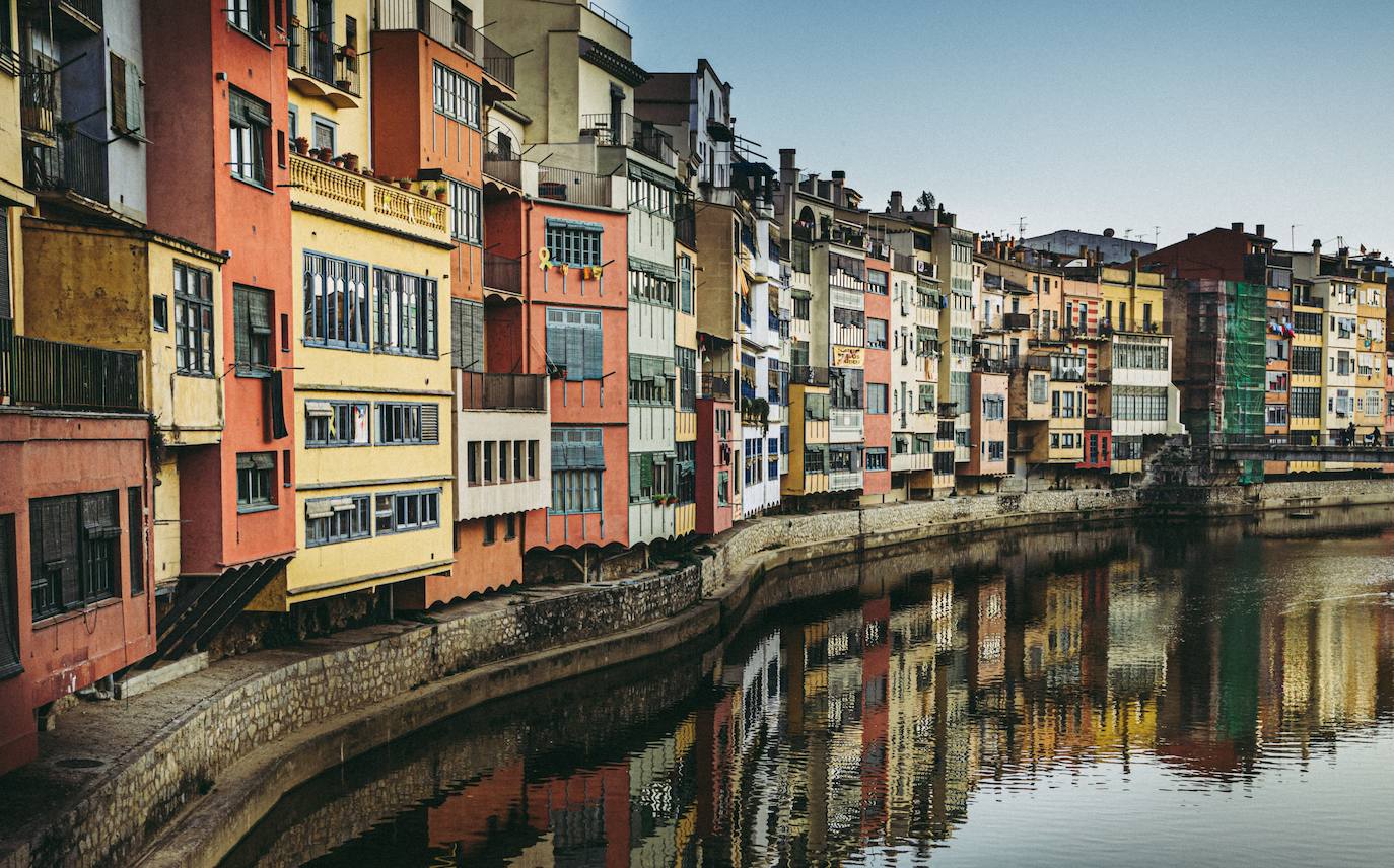 GIRONA. Para cerrar el ranking nos encontramos con una ciudad donde conviven la historia con la modernidad. Una ciudad con más de 2000 años de antigüedad, que enamora a cualquiera con sus callejuelas del casco antiguo donde resaltan la judería y la catedral. 