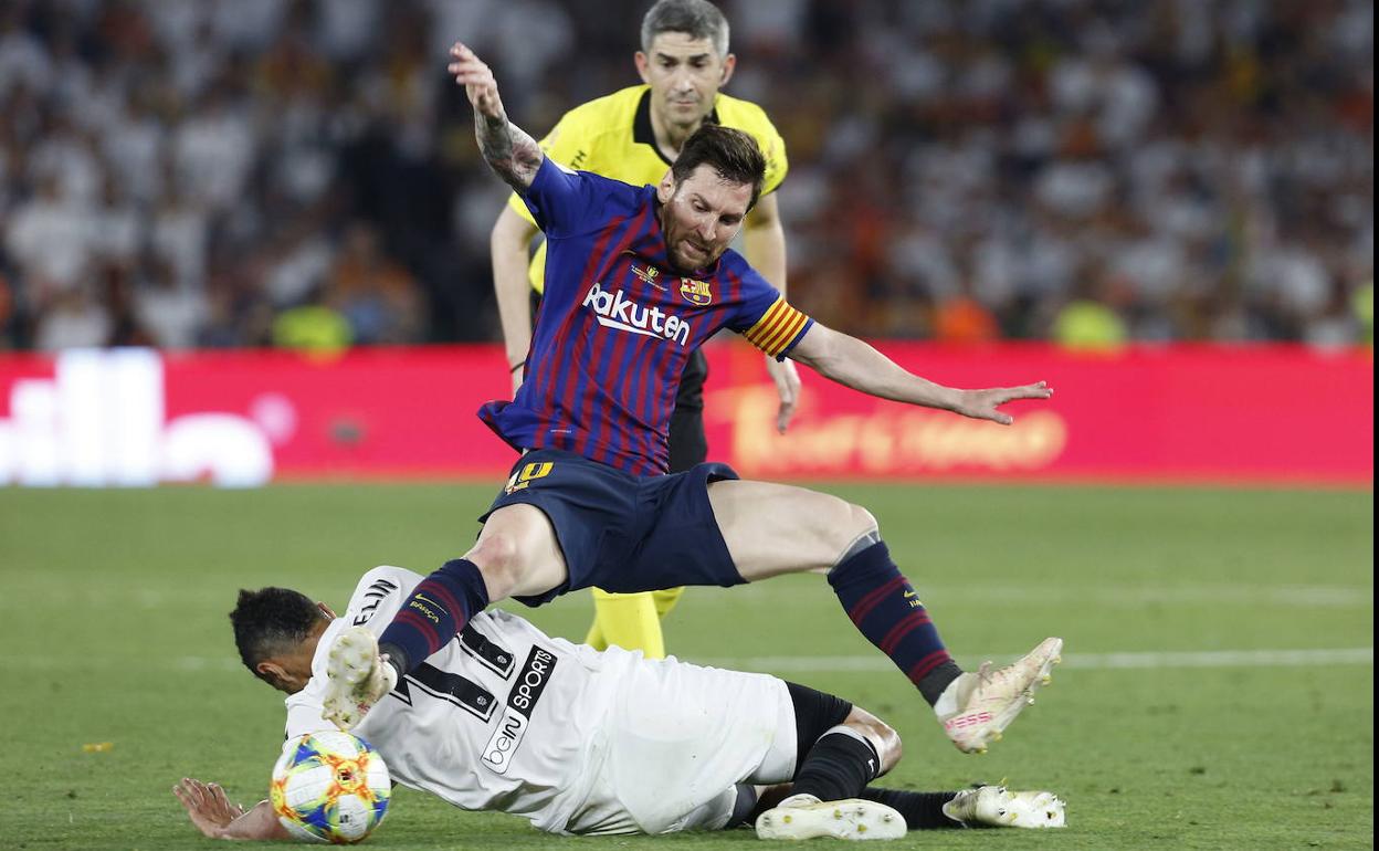 Coquelin, protagonista de una de las imágenes más icónicas de la final de la Copa del Rey. 