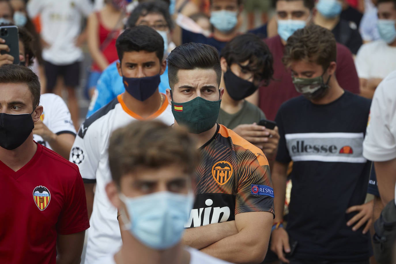 Fotos: Más de un millar de valencianistas se manifiestan contra la gestión de Lim y piden su marcha