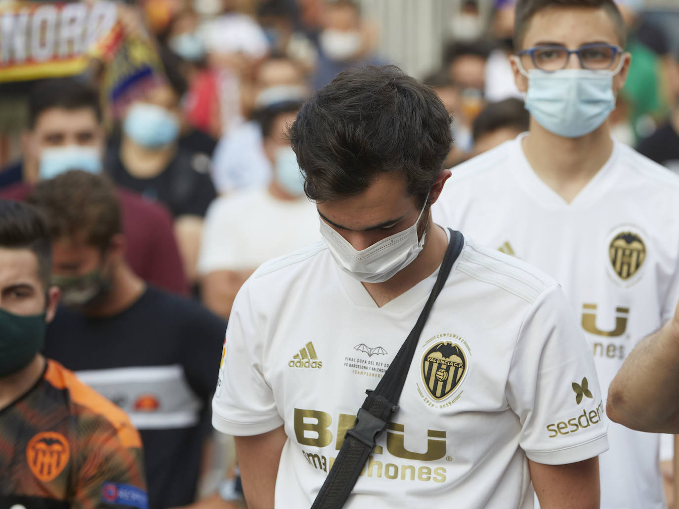 Fotos: Más de un millar de valencianistas se manifiestan contra la gestión de Lim y piden su marcha