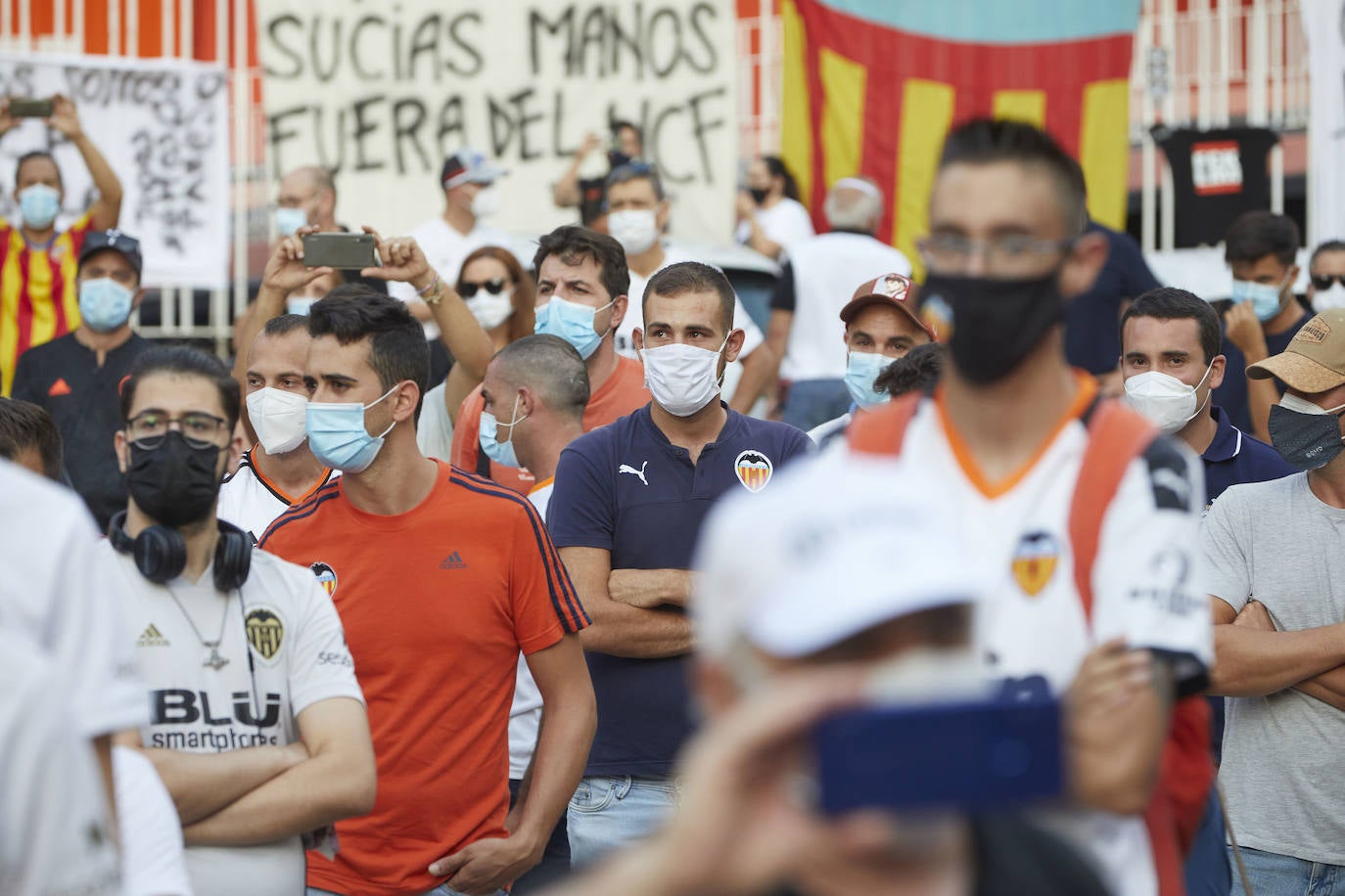 Fotos: Más de un millar de valencianistas se manifiestan contra la gestión de Lim y piden su marcha